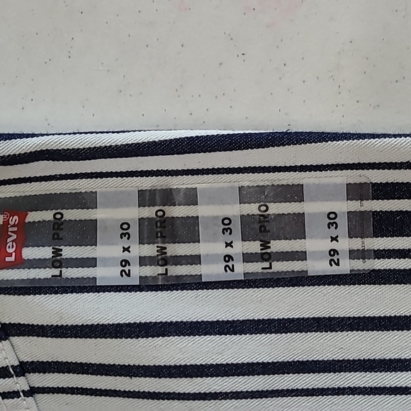 NWT Levi's Navy Blue & White Striped Straight Leg/Relaxed Fit Jeans size 29x30 - Picture 6 of 11